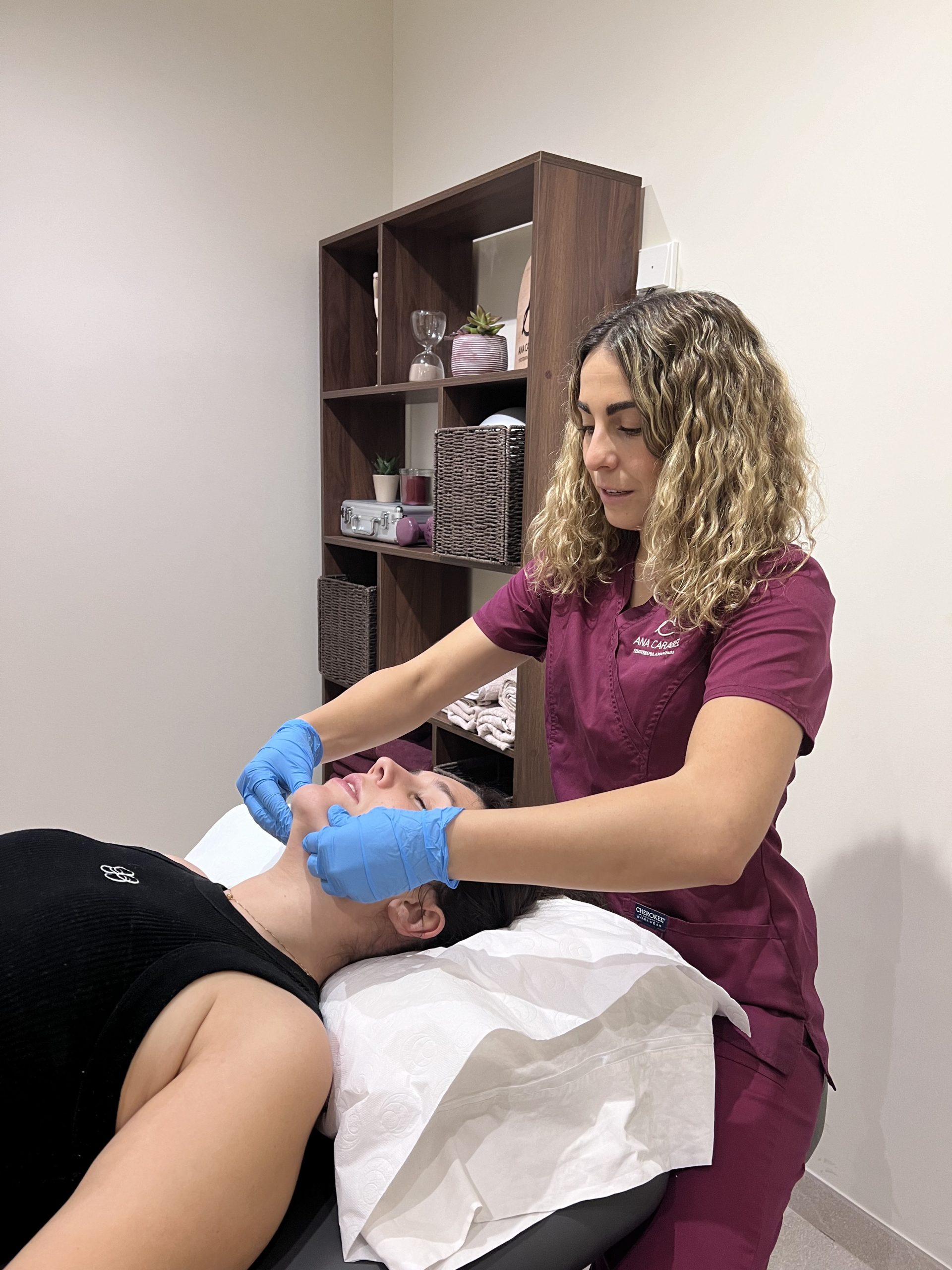 Tratamiento manual para dolor mandibular y articulación temporomandibular